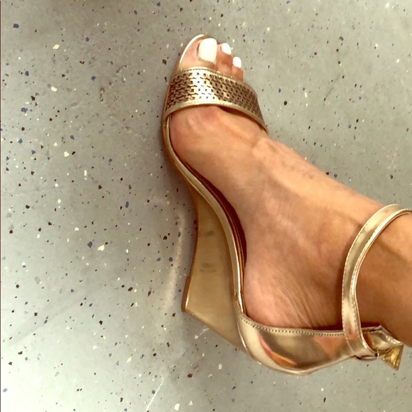 Enzo gold wedge sandals - great condition - Picture 5 of 6